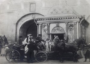Tsarina Alexandra Fyodorovna visitando a Capela Ibérica, Moscou, Rússia, 1900 de Unbekannt