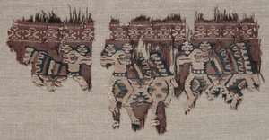 Dois fragmentos montados de uma borda de uma peça de roupa, no final dos anos 700 - início dos anos 800. de Unbekannt