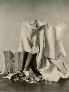 Dois pares de estadas, calças, bolsa de miçangas, bolsa e petticot acolchoado, século XVIII, 1937. de Unbekannt