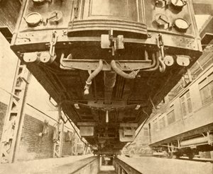 Debaixo do metrô: Debaixo de um vagão elétrico ferroviário do distrito, 1930. de Unbekannt