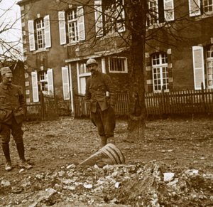 Invólucro 380 não explodido, Verdun, norte da França, c1914-c1918 de Unbekannt