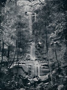 Vale das águas, montanhas azuis, c1900. de Unbekannt