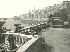 Vista da cidade a partir da baía, Menton, França, 1895. de Unbekannt