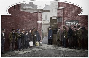 À espera de admissão na St Marylebone Workhouse, Luxborough Street, Londres, c1901 1903 de Unbekannt