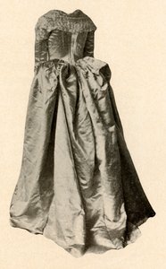 Vestido de noiva de cetim branco usado pela Sra. St. Clair na Filadélfia, 1760, 1937. de Unbekannt