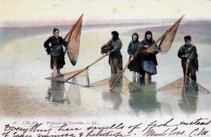 Mulheres pescadores de camarão, Calais, 1905 de Unbekannt