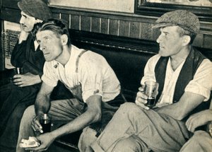 Trabalhadores em uma estalagem inglesa ouvindo o Sr. Churchill, 1942. de Unbekannt