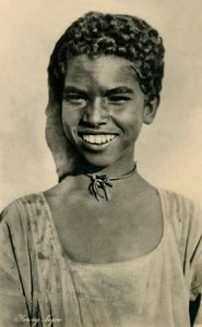Rapariga, c1918-c1939. de Unbekannt