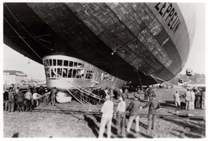 Zeppelin LZ 127 Graf Zeppelin após o pouso, 1933 de Unbekannt
