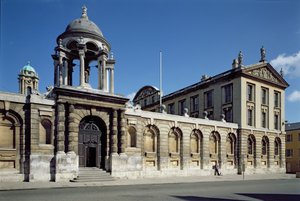Exterior da quadra da frente do The Queens College, Oxford, construído entre 1709-34 de Unbekannt Unbekannt