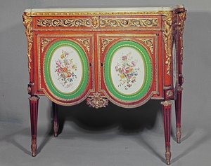 Louis XVI gabinete, carimbado M.Carlin JME, decorado com placas de ormolu e Sevres, c.1774