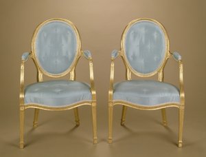 Par de cadeiras de escultor douradas com encosto oval de Adam, estofadas em azul, c.1780 de Unbekannt Unbekannt