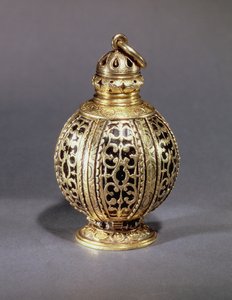 Pomander, decorada com scrollwork persas revestidas de esmalte preto, prateado-dourado, provavelmente inglês, c.1580