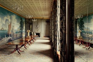 A sala de jantar no Plas Newydd, Anglesey, mostrando o mural de Rex Whistler (1905-44) 1936