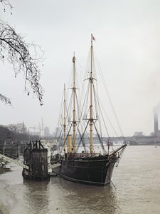 Vista do Rio Tâmisa com RRS Discovery, navegada por Scott para a Antártida em 1901-04 de Unbekannt Unbekannt