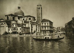 Uma gôndola no Grande Canal em frente à Igreja de São Jeremias (San geremia), no bairro de Cannaregio. Fotografia de Veneza por Wilhelm Bode de Unbekannt