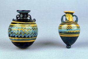 Ânforas, provavelmente do final do século Hellenistic, c.2-1st século BC (vidro colorido) de Unbekannt