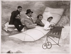 Arte. Fotografia. Pessoas num avião. Fotografia numa feira, Hungria de Unbekannter Künstler