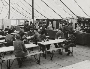 Tenda da cantina, Weybourne Summer Camp, abril de 1954 (foto a p/b) de Unbekannt