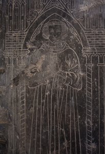 Colecção da catedral. Fragmento de uma placa de pedra. Bas-relevo. Um funcionário da igreja. Igreja de origem (Saint-Quentin de Tournai. Fim do século XIII. de Unbekannter Künstler