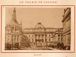 Commune de Paris (1871): vista do Palais de Justice em Paris antes do seu incêndio em Maio de 1871. Fotografia de Pierre Pepetit. Impressão em papelão, Dim. 9x5,4 cm de Unbekannt