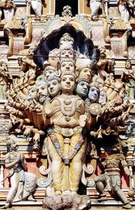 Detalhe decorativo do templo hindu, Colombo, Sri Lanka de Benjamin Baud