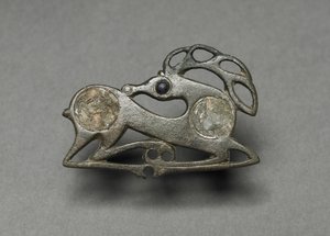 Fíbula na forma de um veado recostado, c.400 de Unbekannt