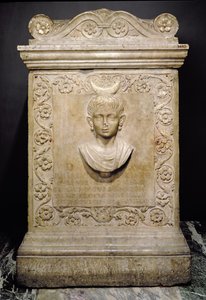 Estela funerária de uma menina de dez anos chamada Julia Victorina, romana (mármore) de Unbekannt