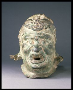 Chefe de uma figura guardiã, desde a entrada de um túmulo ou templo, possivelmente uma 