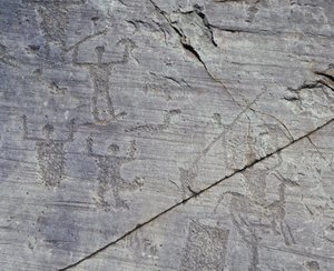 Itália, Região da Lombardia, Valcamonica, Close-up dos desenhos rupestres no Parque Nacional Naquane de Benjamin Baud