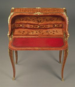 Louis XV bureau de dame, com marchetaria floral e montagens de ormolu, de Bernard II van Risenburgh (fl.1730-65 - 6), c.1750 de Unbekannt