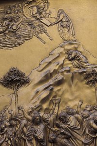 Moisés recebe os Dez MandamentosPorta Oriental do Batistério de Firenze, também chamado Portões do Céu por Michelangelo escultura de bronze do século 15 de Lorenzo Ghiberti (1425-1452), Florença, Itália de Unbekannt