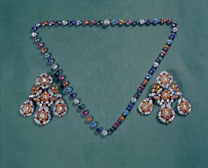 Conjunto de colar e brincos com pastas multicoloridas, c.1760 de Unbekannt