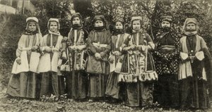 Mulheres Osetini em traje tradicional Grupo minoritário na União Soviética de Benjamin Baud