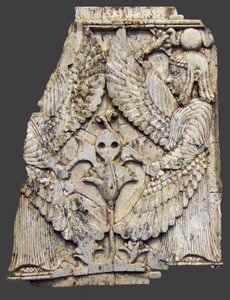 Placa representando criaturas aladas, Nimrud, Mesopotâmia, séculos 8 a 7 a.C. de Unbekannt