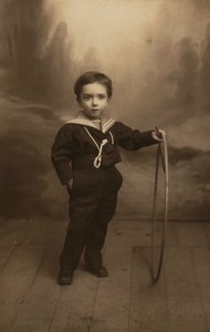 Retrato de uma criança com um círculo, postal de Unbekannter Künstler