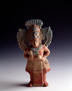 Arte pré-colombiana, civilização maia, período clássico tardio: estatueta de barro antropomórfico representando uma figura em pé, tem a função de instrumento musical. de Nebaj, Quiche, Guatemala. Dim. 21x11 cm Guatemala, Museo Nazionale di Archeologia e de Unbekannt
