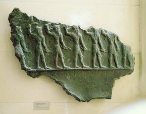 Procissão dos guerreiros Elamitas, Susa, Irão, Período Elamita, c.1150 a.C. (relevo em bronze) de Unbekannt