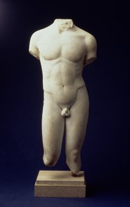 Torso romano masculino de uma figura jovem, depois de um bronze policlitano original do século V a.C. (vista frontal) c.01 d.C. (mármore pariano) (ver também 90527) de Unbekannt