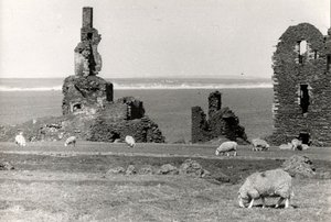 Ruínas de um castelo, Wick, Highlands (foto a p/b) de Unbekannt