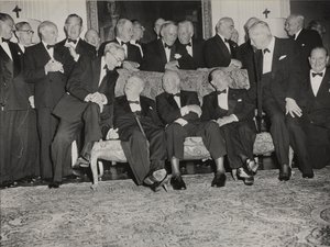 Sir Winston Churchill e Dwight D. Eisenhower num jantar realizado na Winfield House, a casa dos embaixadores americanos em Londres de Unbekannter Künstler