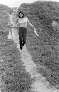 O CANTOR JULIETTE GRECO EM MALAMOCCO (VENICE) - 1965 aproximadamente. de Unbekannt