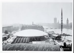 Vista da Cúpula dos Descobrimentos construída para o Festival da Grã-Bretanha, inaugurada a 4 de Maio de 1951 (foto a p/b) de Unbekannt