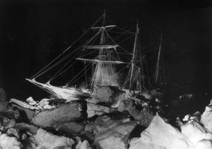 Expedição Imperial Transantárctica: o Endurance preso, c.1914-17 (foto)