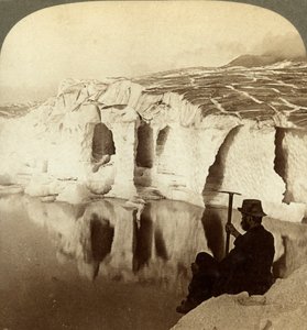 Geleira Aletsch e lago Marjelen, Suíça. de Underwood and Underwood
