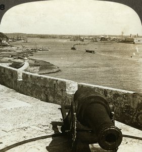Canhão, Castelo Morro, Havana, Cuba. de Underwood and Underwood