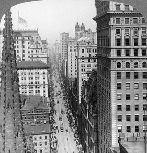 Do Empire Building passando pela Trinity Church até a Broadway, 1902 de Underwood and Underwood