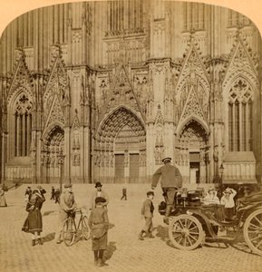 Portal principal e fachada elaboradamente ornamentada, Catedral, Colônia, Alemanha, 1902. de Underwood and Underwood