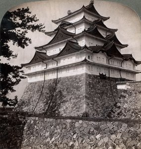 Castelo medieval moated de príncipes japoneses, usado ocasionalmente pelo Mikado Nagoya, Japão, 1896 de Underwood and Underwood