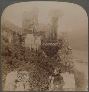 O Rheinstein, o mais pitoresco de castelos renais - N. da muralha de S. bastião, Alemanha, 1902. de Underwood and Underwood